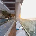 Magical Apt With Rooftop Pool & Burj Khalifa View!